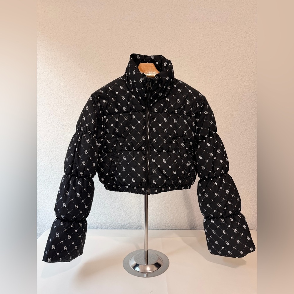 ✨ H&M Divided Special Edition Black Quilted Crop Puffer ✨